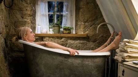 3 përfitime për bukurinë tuaj që i merrni vetëm nga një vaskë me ujë të ngrohtë 3 përfitime për bukurinë tuaj që i merrni vetëm nga një vaskë me ujë të ngrohtë