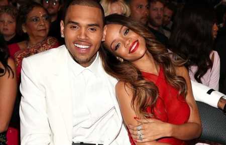 Fotot e Rihannës me bikini ‘çmendin’ Chris Brown: Do bëja gjithçka për të qenë me të për një natë [FOTO]